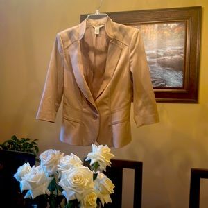 Cute White House Black Market blazer, size 8. I love the style of this one!